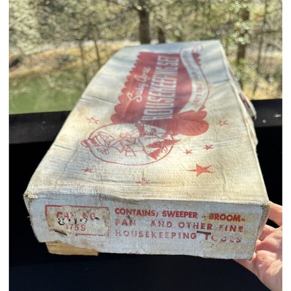 1940’s Susy Goose Housekeeping Set Kiddie Brush Sweeper Broom Set in Box! - Picture 3 of 12